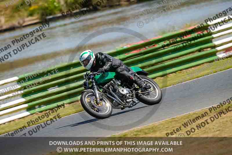 Vintage motorcycle club;eventdigitalimages;mallory park;mallory park trackday photographs;no limits trackdays;peter wileman photography;trackday digital images;trackday photos;vmcc festival 1000 bikes photographs